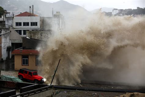 Typhoon roars ashore in China | The Spokesman-Review