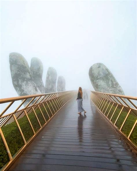 How to get to the Golden Hands Bridge in Vietnam