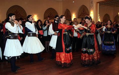 Greek folk dances still heat up Istanbul's dance floors centuries later | Daily Sabah