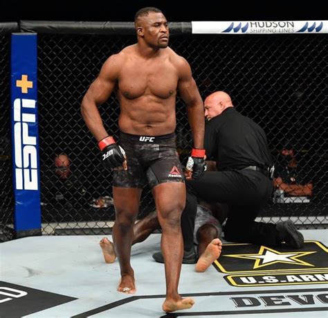 Francis Ngannou Muscles / Francis Ngannou Training in Las Vegas Ahead ...