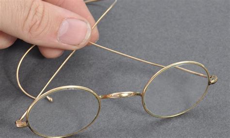 Mahatma Gandhi's gold-plated glasses worth more than $19,600 to be auctioned in UK - GulfToday