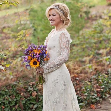 Kelly Clarkson's Wedding: Details on the Dress, Venue & More! - E! Online