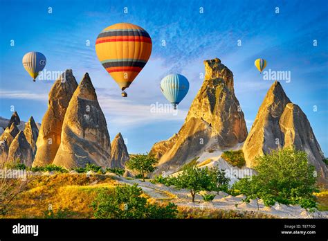 Hot air balloons, Goreme, Cappadocia, Turkey Stock Photo - Alamy