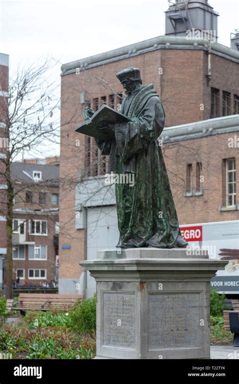 Statue of Erasmus in Rotterdam, Netherlands Stock Photo - Alamy