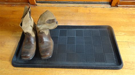 Grid Embossed Natural Rubber Boot Tray - 32 x 16 x 1