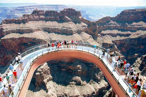 Смотровая площадка "Skywalk" для наслаждения видами Гранд-Каньона ...