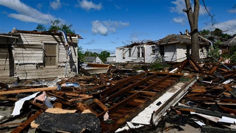 At least 9 dead after tornadoes batter South Carolina