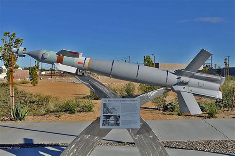 GBU-12 PAVEWAY II | GBU-12 PAVEWAY II laser-guided bomb, Dr.… | Flickr