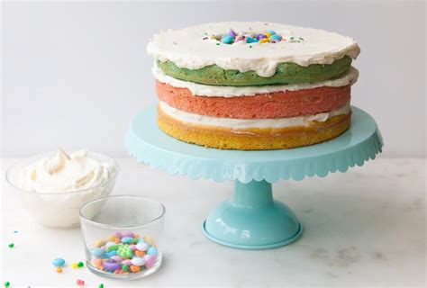 Make Your Own Candy-Filled Piñata Cake