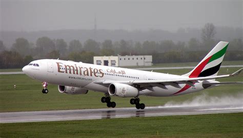 File:Airbus A330-200 Emirates A6-EAL.jpg - Wikipedia