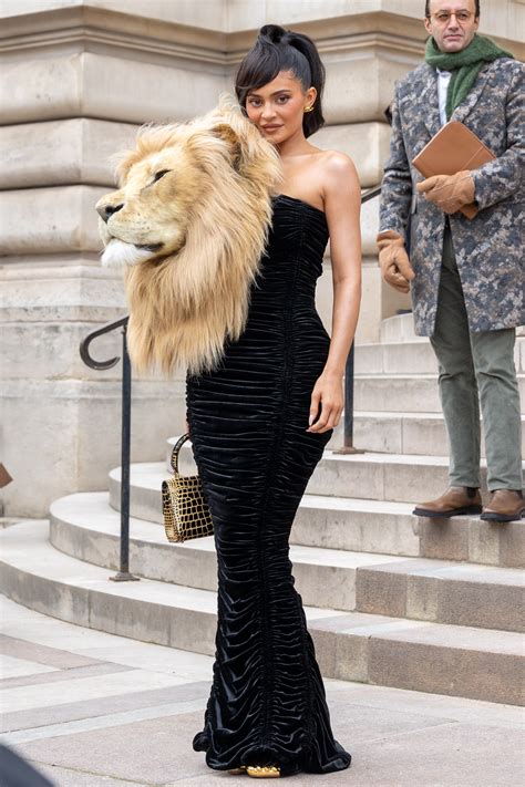 Fear Not: The Lion on Kylie Jenner’s Schiaparelli Dress Is Fake | Vogue