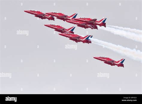 Red arrow formation hi-res stock photography and images - Alamy