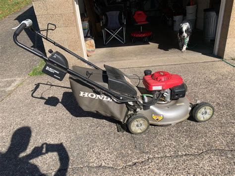 Honda HRR216VLA Walk Behind Gas Lawn Mower for Sale - RonMowers