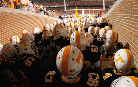 Jeremy Pruitt discusses Tennessee wearing black jerseys