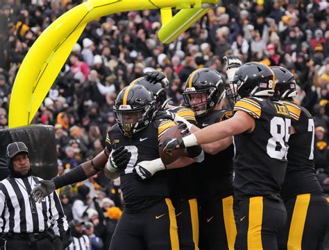 Iowa Football: Iowa-Wisconsin report card, grading the Hawks’ big win