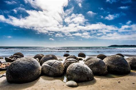 South Island, Koekohe Beach, New Zealand (with Map & Photos)