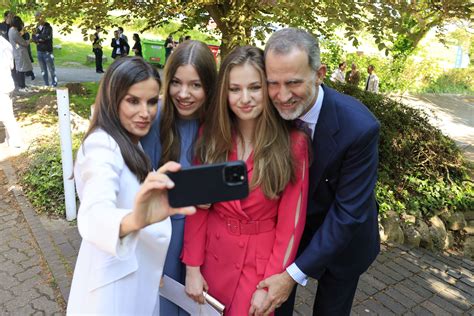 Las imágenes de la graduación de la princesa Leonor en Gales - Chic