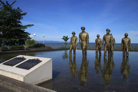 MacArthur Leyte Landing Bronze Memorial Statue for Sale-YouFine