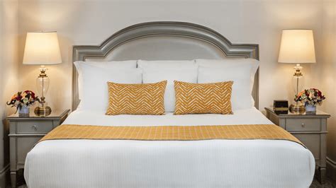 Deluxe King/Double with a king bed at Warwick Melrose Dallas