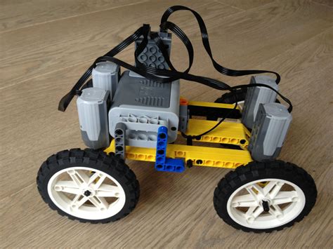 Building an off road car with LEGO Technic - Christoph Bartneck, Ph.D.