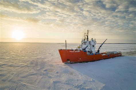 Basic facts about Icebreaker Ships - Polar Explorer Icebreaker