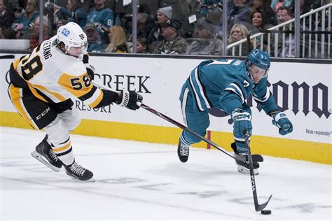 Casey DeSmith makes 38 saves, Penguins beat Sharks 3-1