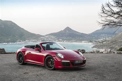 Porsche 911 Carrera 4 GTS Cabrio Carmine Red - The new 911 GTS models