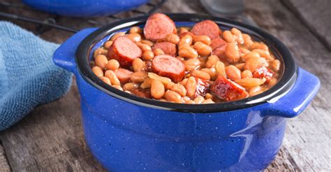 Hot Dogs & Beans Casserole -- 6 easy dinner recipes hot dog bean casserole #HotDog | Recipes ...