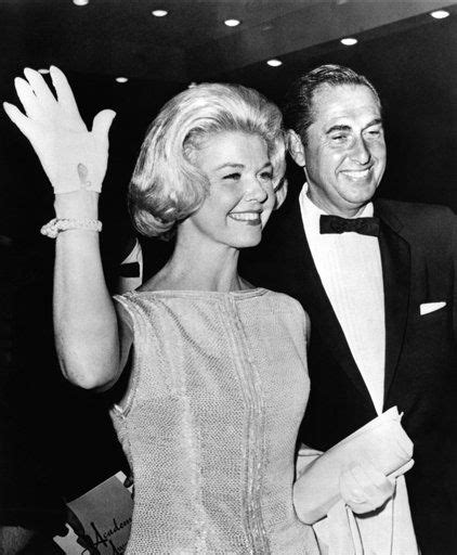 Doris Day at the Oscars, 1961 (with her husband) | Classic hollywood, Doris day movies, Hollywood