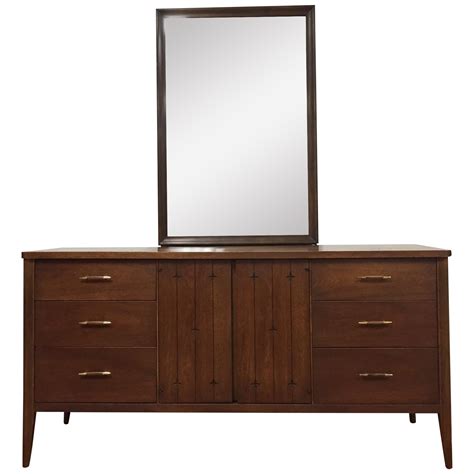 Broyhill Saga Dresser & Mirror | Dresser with mirror, Broyhill, Furniture