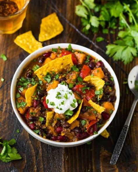 Instant Pot Vegetarian Chili {Healthy and Quick!} - WellPlated.com