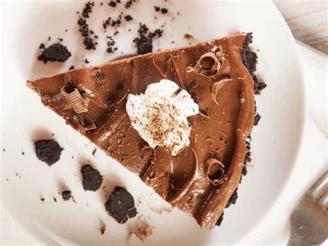 Creamy Cool Whip Chocolate Pie Recipe | CDKitchen.com