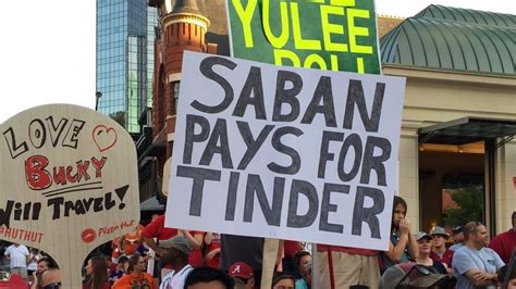 The 8 best ‘College GameDay’ signs from Fort Worth | For The Win