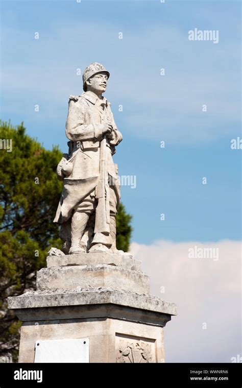 Statue with French war monument Stock Photo - Alamy