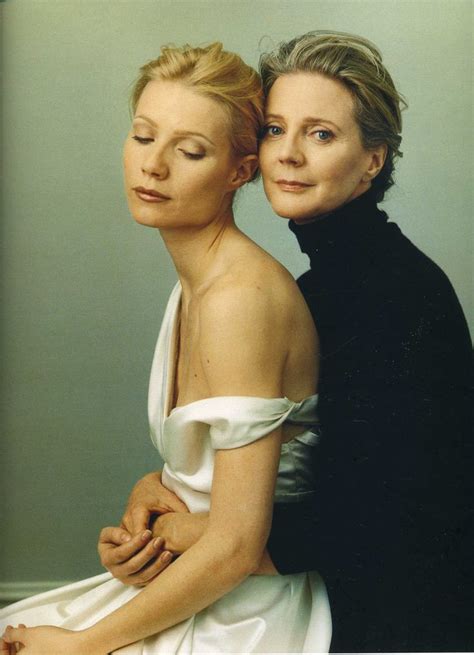 Annie Leibovitz | Annie leibovitz photography, Mother daughter photoshoot, Mother daughter poses