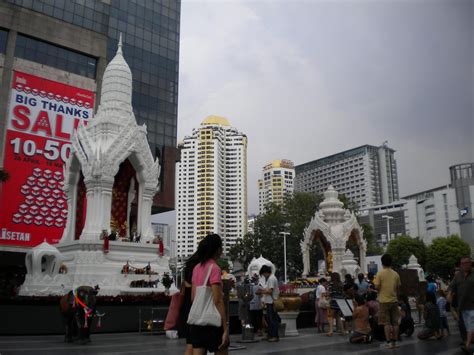 Quo Vadis: My experience in Erawan Shrine, Bangkok