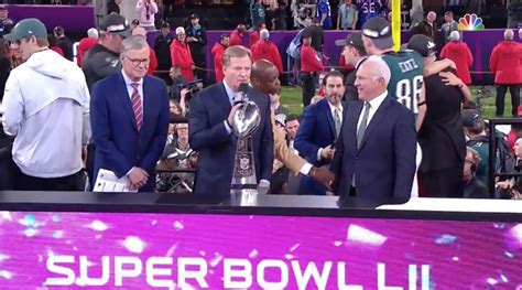 Roger Goodell not booed presenting Super Bowl trophy (video) - Sports ...