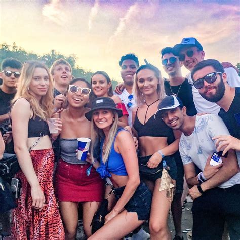 Freya 🧜‍♀️ on Instagram: “WIRELESS 2018 🍾” | Uk festival, Simon minter, W2s girlfriend