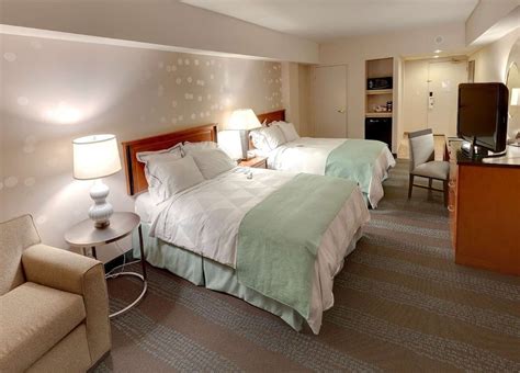 Radisson Hotel & Suites Fallsview Niagara Falls, Ontario, CA - Reservations.com