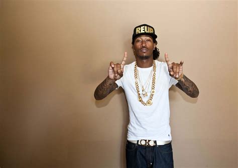 Download Future Rapper Pfp With Gold Chain Wallpaper | Wallpapers.com