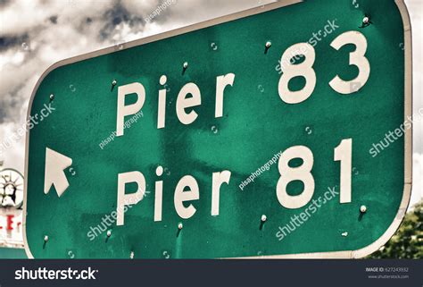 New York City Classic Street Signs Stock Photo 627243932 | Shutterstock