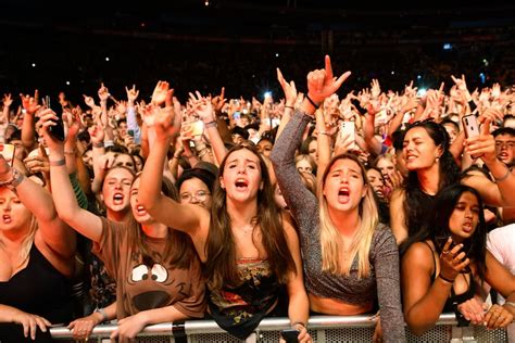 30,000 fans celebrate at a rock concert in New Zealand