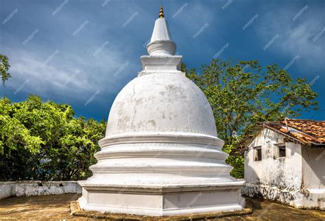 Premium Photo | Buddhist stupa in ancient mulkirigala temple sri lanka