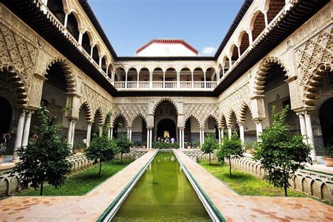 Real Alcázar de Sevilla es un palacio fortificado compuesto por zonas ...