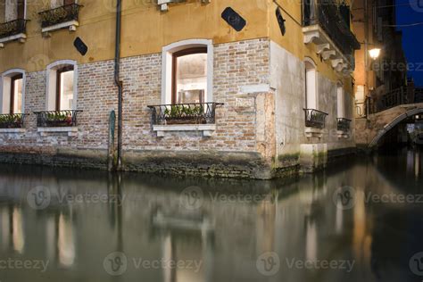 venice night view 20420654 Stock Photo at Vecteezy