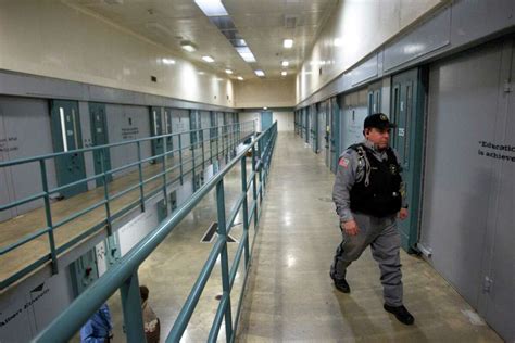 Texas prison guard dies after being hospitalized with COVID-19