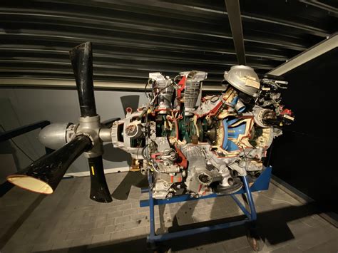 Wright R-3350 Turbo-Compound engine : r/ThingsCutInHalfPorn