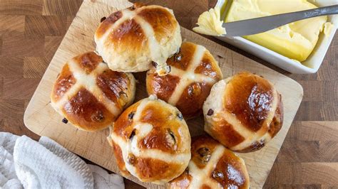 Easy Homemade Hot Cross Bun Recipe | Book Recipes