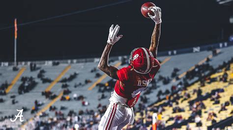 Devonta Smith Alabama Wallpaper : Pin On Bama : University of alabama wide receiver devonta ...