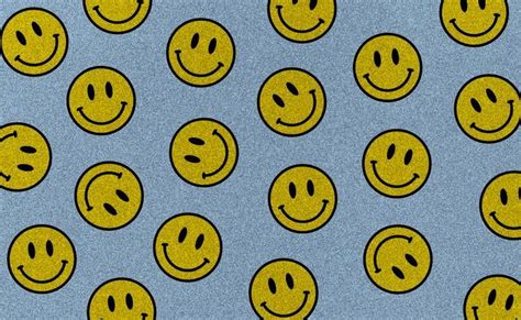 smiley wallpaper aesthetic | Laptop wallpaper quotes, Cute laptop ...